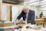 NEWS - Boris Johnson besucht Bauzentrum des Exeter College
