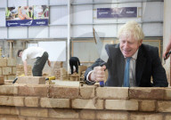 NEWS - Boris Johnson besucht Bauzentrum des Exeter College
