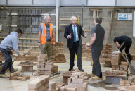 NEWS - Boris Johnson besucht Bauzentrum des Exeter College
