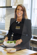 Marie packt mit in der Küche an am Tag gegen Lebensmittelverschwendung im Meyers Madhus in Kopenhagen