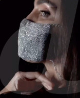 FEATURE - Diamant- und Weissgold-Gesichtsmaske zum Preis von 250'000 USD
