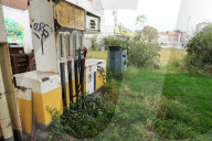 FEATURE - Verlassene, überwachsene Tankstelle: Projekt der "Vegetal attacks!" Bewegung