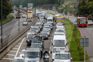 Heavy traffic on the roads as the Govenemnt urges workers to return to work. 