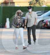 PREMIUM EXCLUSIVE Linda Thompson Is Fierce In White Denim For Dinner Date At Nobu