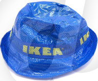 FEATURE -  IKEA USA verkauft Hut im Design seiner berühmten blauen Tragetasche