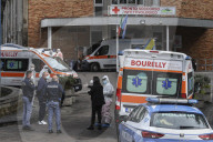 NEWS - Coronavirus:  Krankenwagen vor Spital für Infektionskrankheiten in Neapel