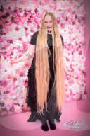 FEATURE - Rapunzel Stefanie Classen hat ihr Haar 15 Jahre lang nicht geschnitten