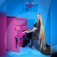 FEATURE - Rapunzel Stefanie Classen hat ihr Haar 15 Jahre lang nicht geschnitten