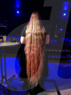 FEATURE - Rapunzel Stefanie Classen hat ihr Haar 15 Jahre lang nicht geschnitten