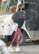 PREMIUM EXCLUSIVE Kaia Gerber And Handsome Beau Jacob Elordi Grab Take-Out In Malibu
