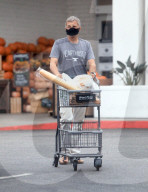 PREMIUM EXCLUSIVE Olivier Martinez Makes A Grocery Run At Bristol Farms 