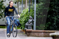 NEWS -  Hollands Premier Rutte fährt in Jeans mit dem Velo zum Ministertreffen in Den Haag