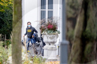 NEWS -  Hollands Premier Rutte fährt in Jeans mit dem Velo zum Ministertreffen in Den Haag