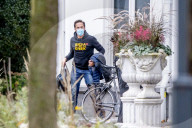 NEWS -  Hollands Premier Rutte fährt in Jeans mit dem Velo zum Ministertreffen in Den Haag