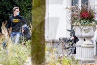 NEWS -  Hollands Premier Rutte fährt in Jeans mit dem Velo zum Ministertreffen in Den Haag