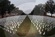 NEWS - Coronavirus: Über 250.000 Covid-Tote - Das Kunstprojekt In America, How Could This Happen? in Washington