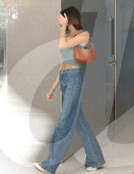 PREMIUM EXCLUSIVE Kaia Gerber in jeans after widom teeth removal