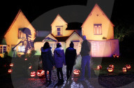 FEATURE - 300 Jahre altes Anwesen in Stevenage wird zu Halloween gruselig in Szene gesetzt