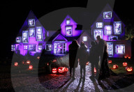 FEATURE - 300 Jahre altes Anwesen in Stevenage wird zu Halloween gruselig in Szene gesetzt
