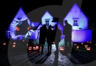 FEATURE - 300 Jahre altes Anwesen in Stevenage wird zu Halloween gruselig in Szene gesetzt