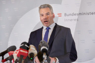 NEWS - Terrorangriff in Wien:  Inenminister Karl Nehammer vor den Medien