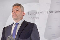NEWS - Terrorangriff in Wien:  Inenminister Karl Nehammer vor den Medien