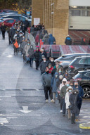 NEWS - Coronavirus:  Schlangen bei COSTCO in Watford vor dem zweiten Lockdown in Grossbritannien