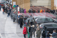 NEWS - Coronavirus:  Schlangen bei COSTCO in Watford vor dem zweiten Lockdown in Grossbritannien
