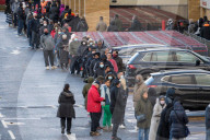 NEWS - Coronavirus:  Schlangen bei COSTCO in Watford vor dem zweiten Lockdown in Grossbritannien