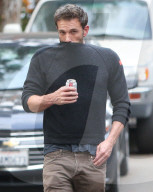 PREMIUM EXCLUSIVE Ben Affleck looks so skinny with his diet beverage