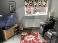 FEATURE - Videospielsüchtig: Seniorin Bridget Odlin verbringt 8 Stunden täglich hinter der Konsole