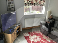FEATURE - Videospielsüchtig: Seniorin Bridget Odlin verbringt 8 Stunden täglich hinter der Konsole