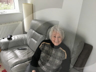 FEATURE - Videospielsüchtig: Seniorin Bridget Odlin verbringt 8 Stunden täglich hinter der Konsole