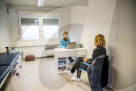 NEWS - Coronavirus: Hausarztbesuch mit Corona-Beschwerden