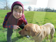 SCHICKSALE - Er liebt ihn wie einen Bruder: Labrador Olli und der autistische George geniessen eine besondere Verbindung