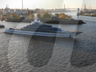 FEATURE - Die Luxus-Yacht Kaos (ex Jubilee) verlässt nach einem 16-monatigen Aufenthalt die Werft Blohm + Voss in Hamburg