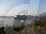 NEWS -  Grösstes mit Flüssiggas (LNG) betriebenes Containerschiff der Welt im Hamburger Hafen eingelaufen