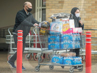 NEWS - Coronavirus: Lockdown-Shopping in Watford, UK