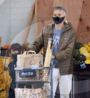 EXKLUSIV - Olivier Martinez und Son Maceo kaufen Lebensmittel bei Bristol Farms