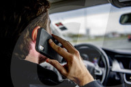 NEWS - Holland: Neue Kameras melden der Bussgeldstelle sofort Verstšsse bei der Handynutzung im Auto