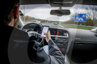 NEWS - Holland: Neue Kameras melden der Bussgeldstelle sofort Verstšsse bei der Handynutzung im Auto