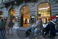 Christmas shopping time during Covid-19 pandemic - Zurich