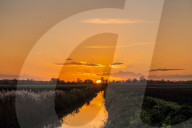 FEATURE - Sonnenuntergang über Flachmoor in Cambridgeshire