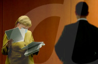 NEWS - Bundeskanzlerin Merkel nach Videokonferenz mit BundeslŠndern