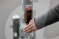 NEWS - Coronavirus: Europaweit erster kontaktloser Ampeltaster in DŸsseldorf