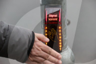 NEWS - Coronavirus: Europaweit erster kontaktloser Ampeltaster in DŸsseldorf