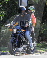 PREMIUM EXCLUSIVE Ben Affleck and Ana DeArmas on a hot ride