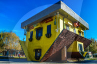 FEATURE -   Auf dem Kopf stehendes Haus in Ankara