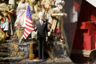 FEATURE - Neapel: Terrakotta-Figuren für die Krippe von Maradona und US-Präsident Biden
