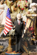 FEATURE - Neapel: Terrakotta-Figuren für die Krippe von Maradona und US-Präsident Biden
